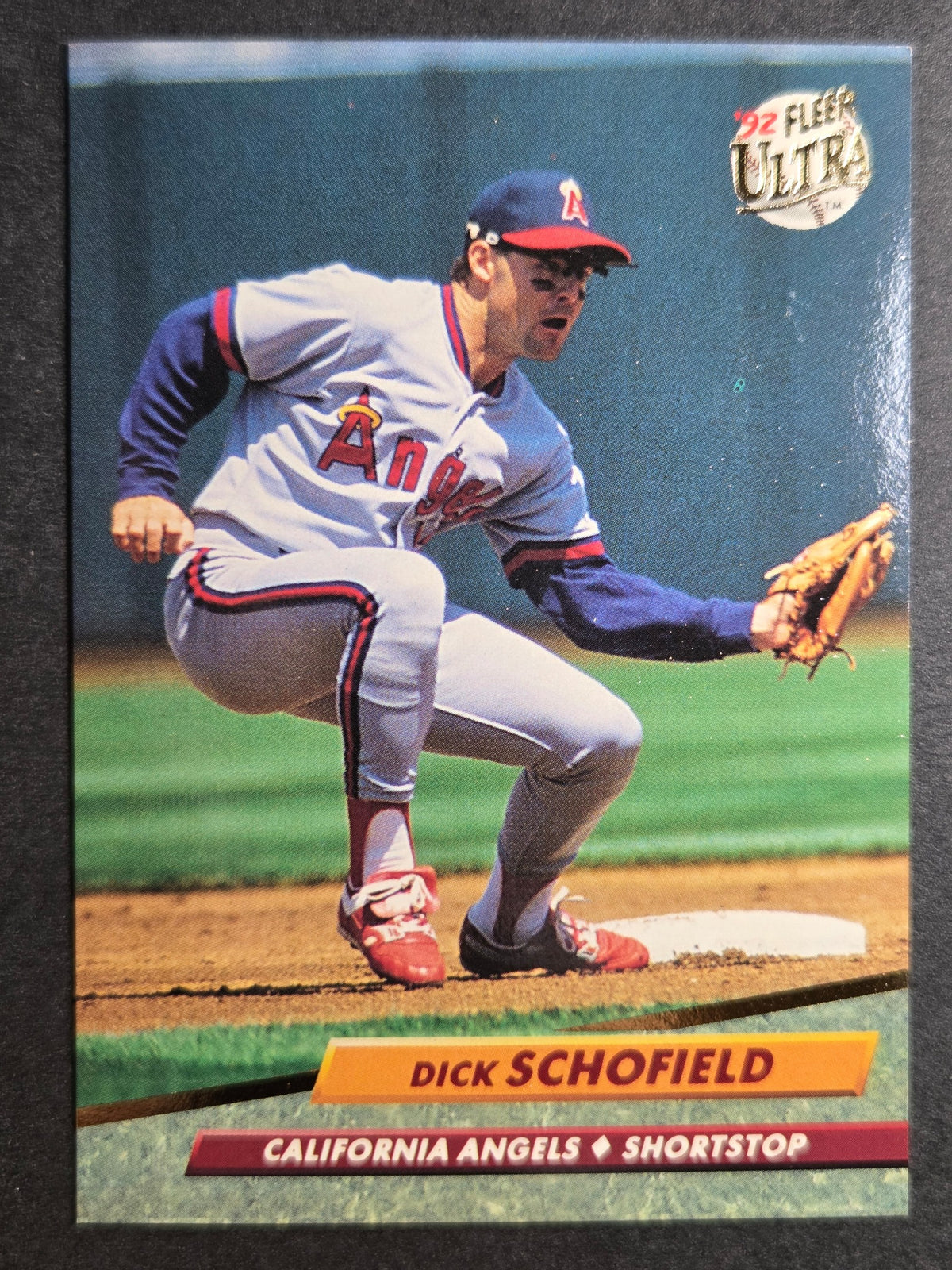 1992 Ultra Dick Schofield #30 Angels Excellent